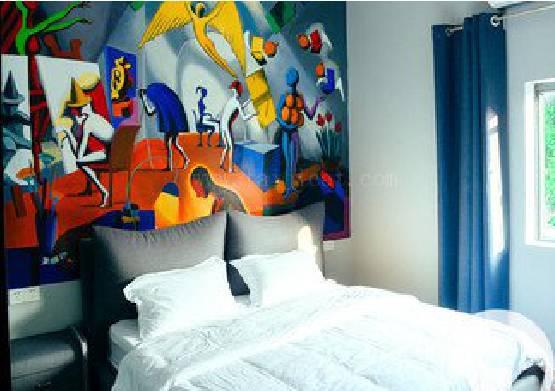  隆昌对于酒店的墙体彩绘而言更注重哪些方面？